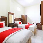 Reddoorz Plus @ Tegal Panggung