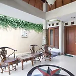 Reddoorz Plus @ Tegal Panggung