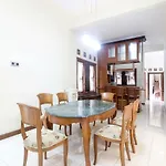 Reddoorz Plus @ Tegal Panggung
