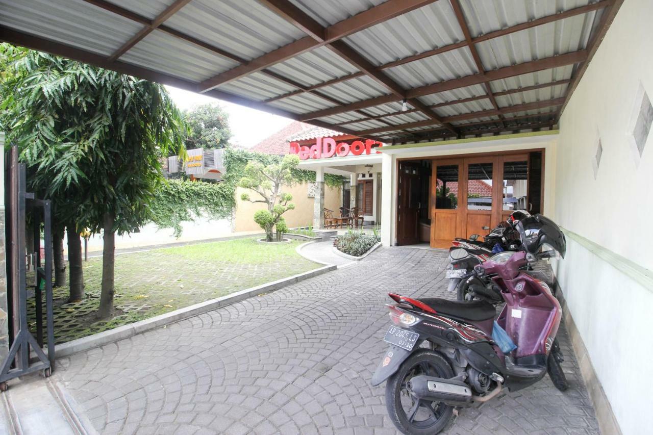 Reddoorz @ Tegal Panggung 3*